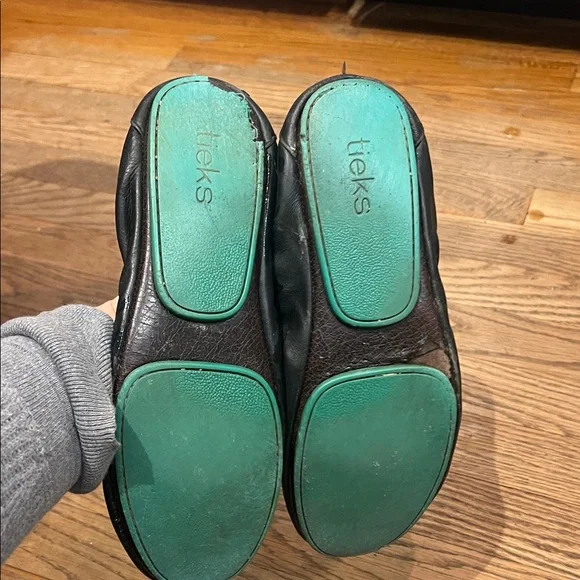 Tieks Black Leather Women's Flats - Picture 8 of 8